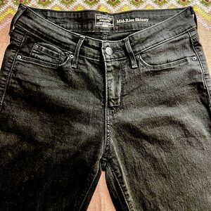 Levi’s Mid Rise Skinny jeans